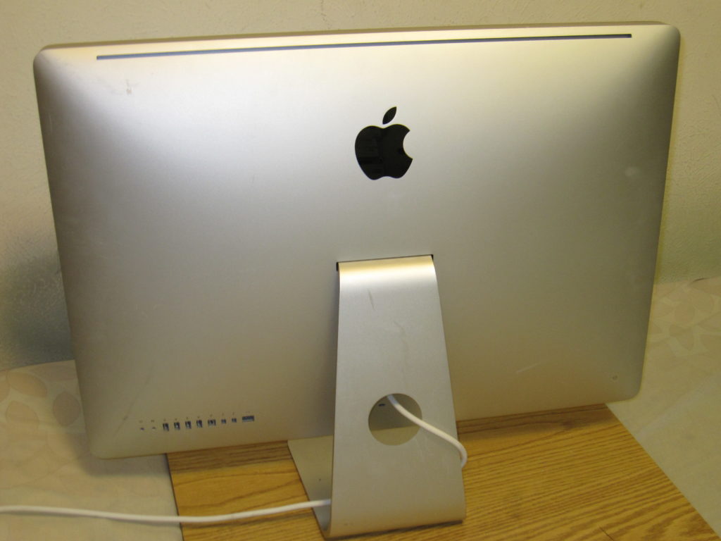 Imac 2011. IMAC 27 сзади. IMAC 27 2011 корпус. IMAC 27 вид сзади. IMAC 1 3000 рублей.