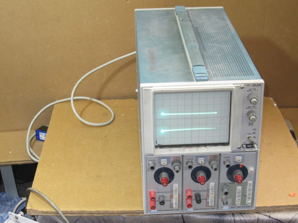 Tektronix 5112 Dual Beam Oscilloscope With 2- 5A19N Differential Ampl ...