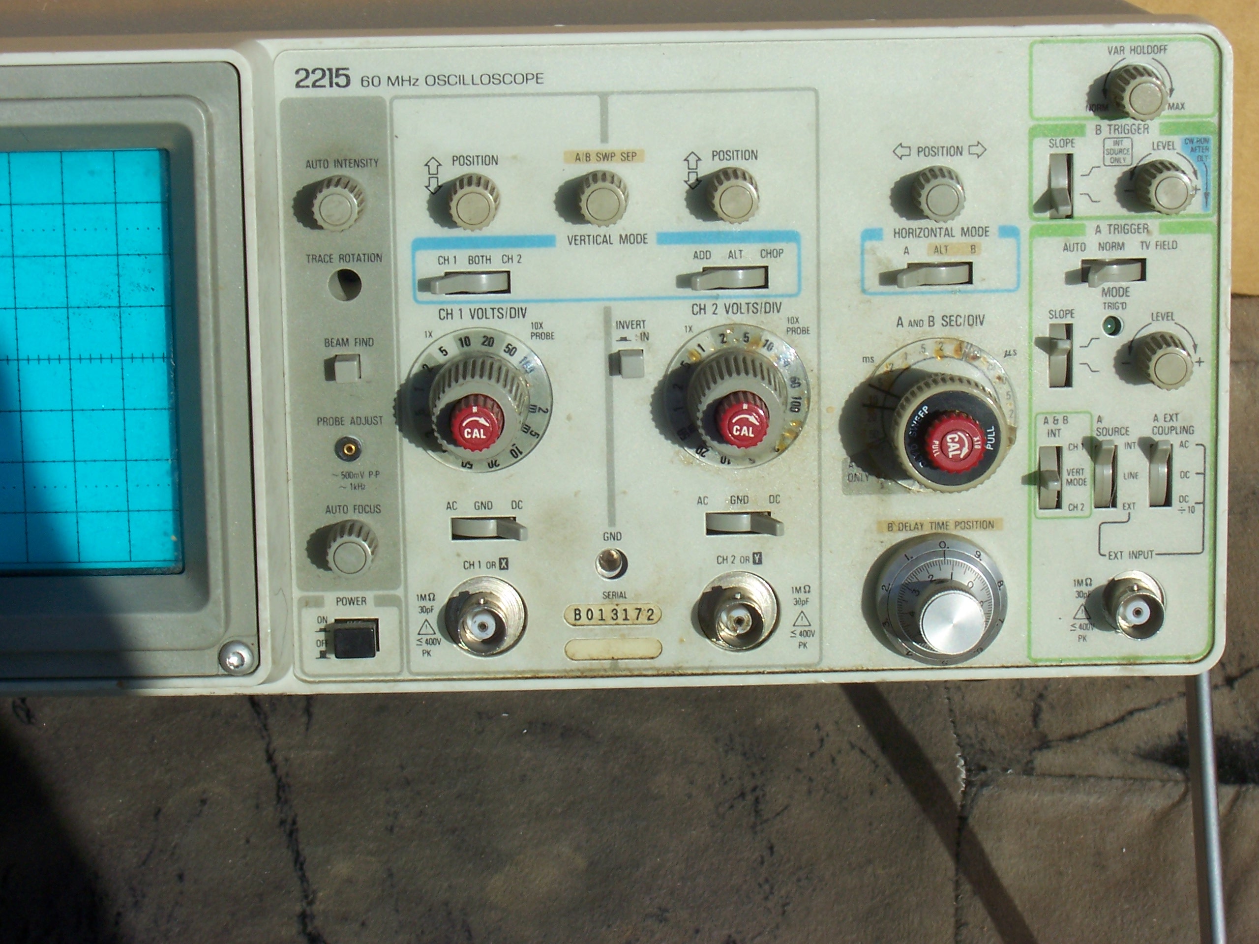 Tektronix 2215 Dual Trace 60 MHz, 2 CH Analog Oscilloscope - Imagine41